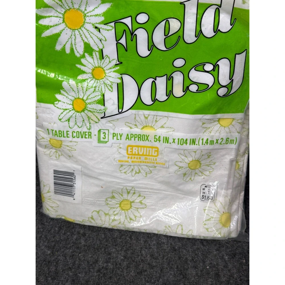 Vintage Erving Paper Mills Field Daisy 3-ply Paper Table Cover 54x104 Floral NEW